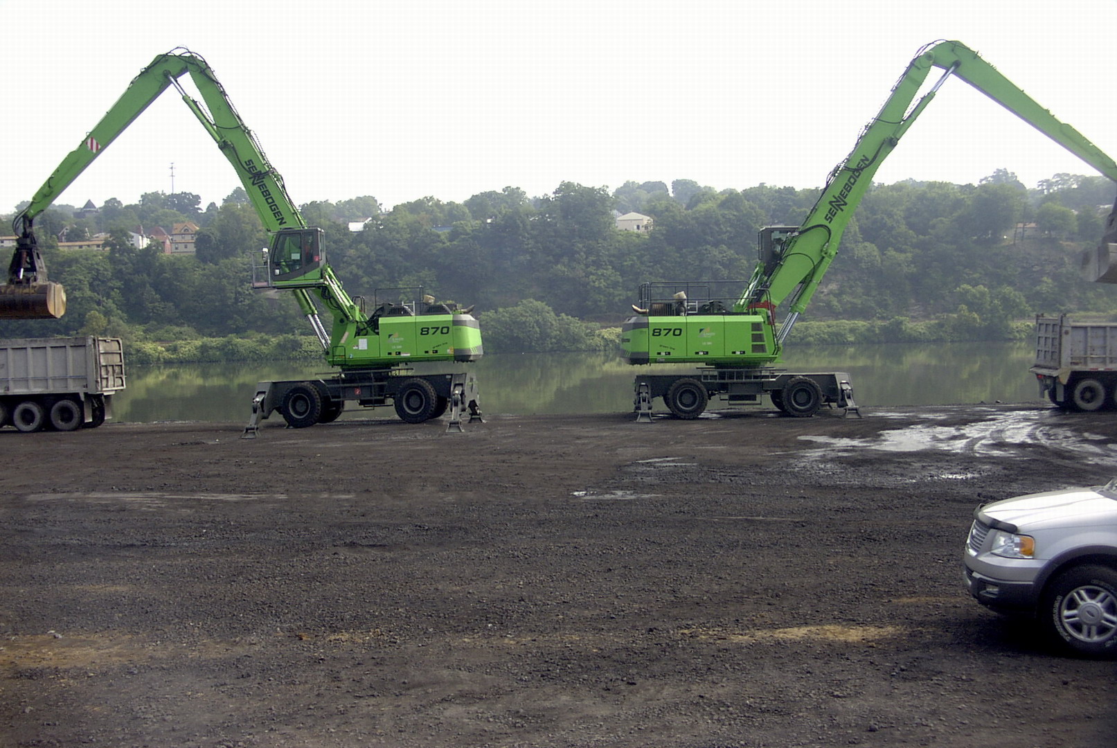 “Business Is Picking Up!” At Lindy Paving With New SENNEBOGEN Material Handlers