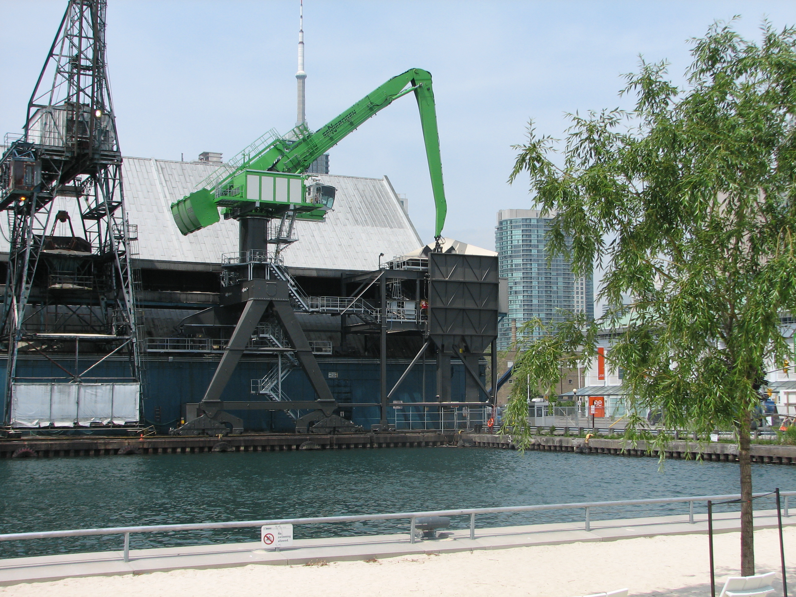 Redpath Sugar is Clearing the Dock Faster with SENNEBOGEN Equilibrium Crane