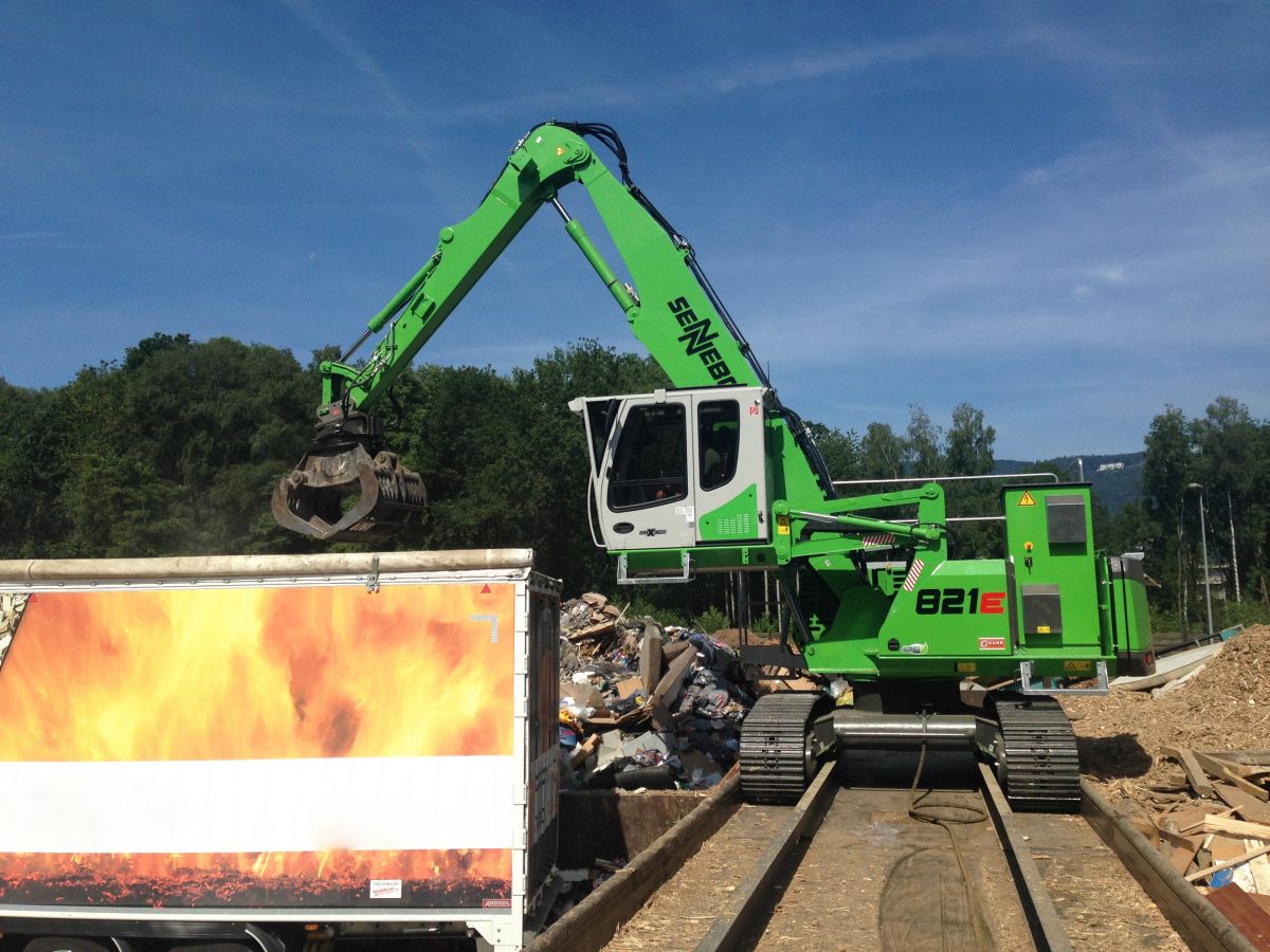 SENNEBOGEN Electric Material Handler Keeps Things Humming At Recycling ...